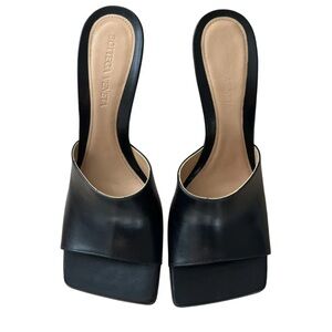 Bottega Veneta Black Leather Mules